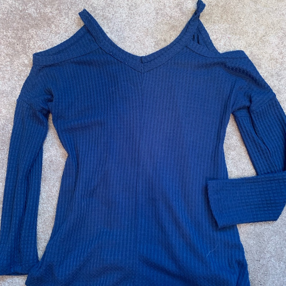 Iris size medium blue cold shoulder long sleeve